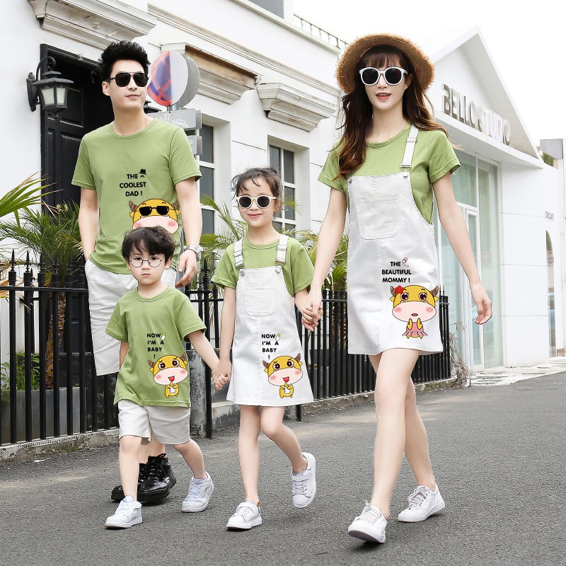 Đồng phục gia đình hè 2025