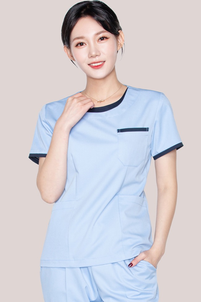 Áo điều dưỡng cổ tròn 2025