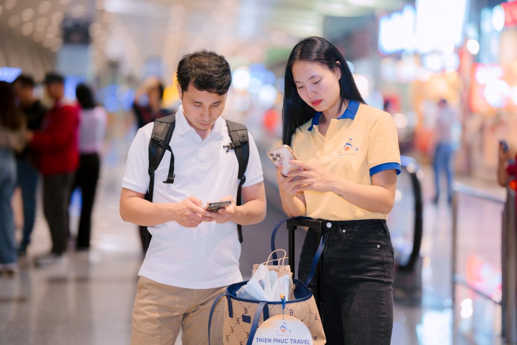Áo polo viền cổ và tay