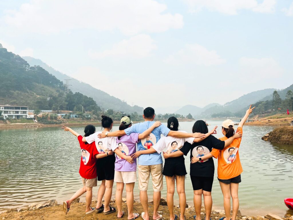 Áo thun nhiều màu sắc