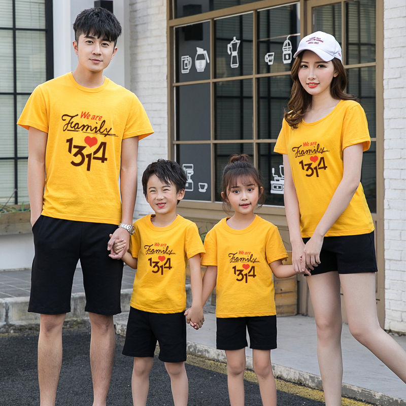 Áo thun tông màu cam đi biển