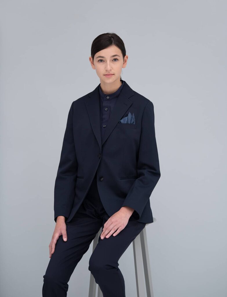 Áo vest nữ quản lí nhà hàng