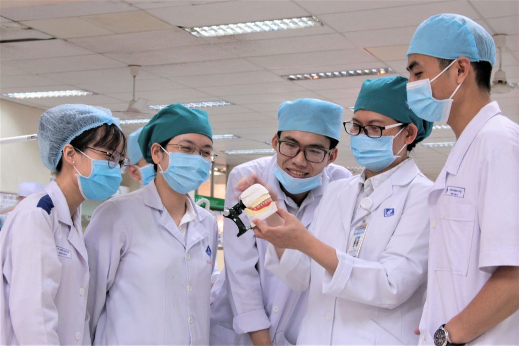 Đồng phục y tế 2025