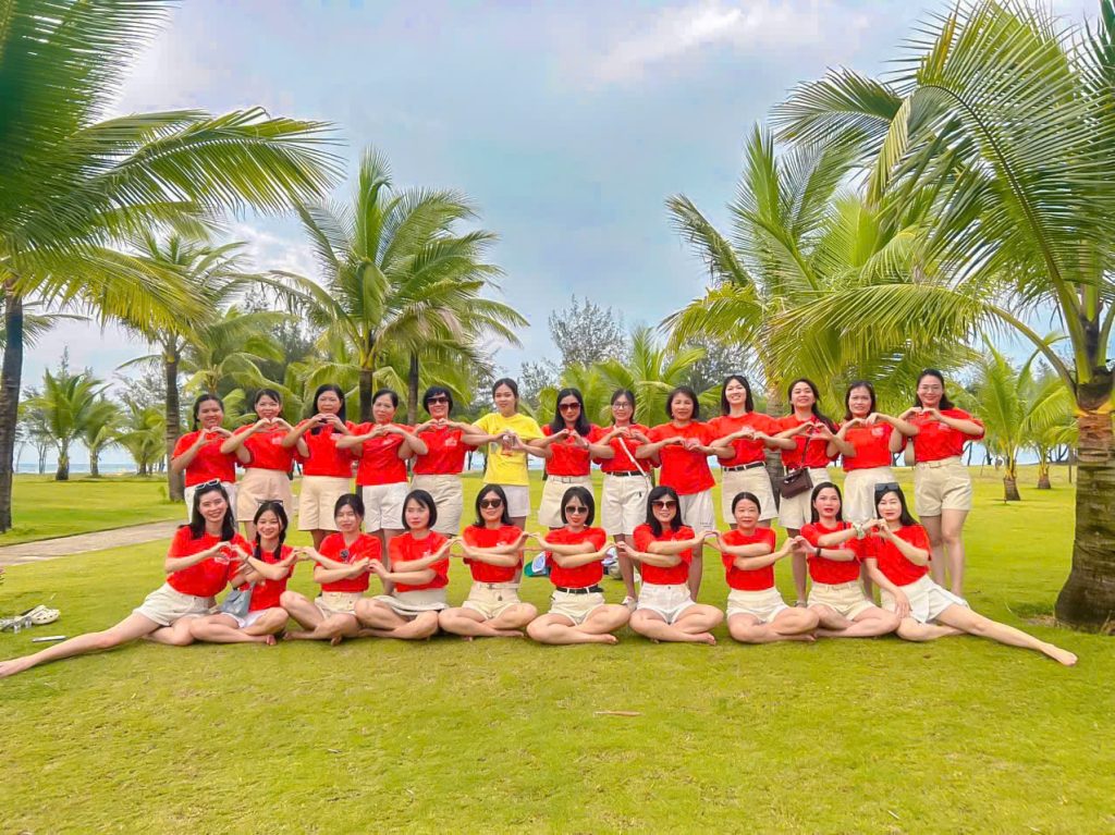 Áo thun du lịch 2025